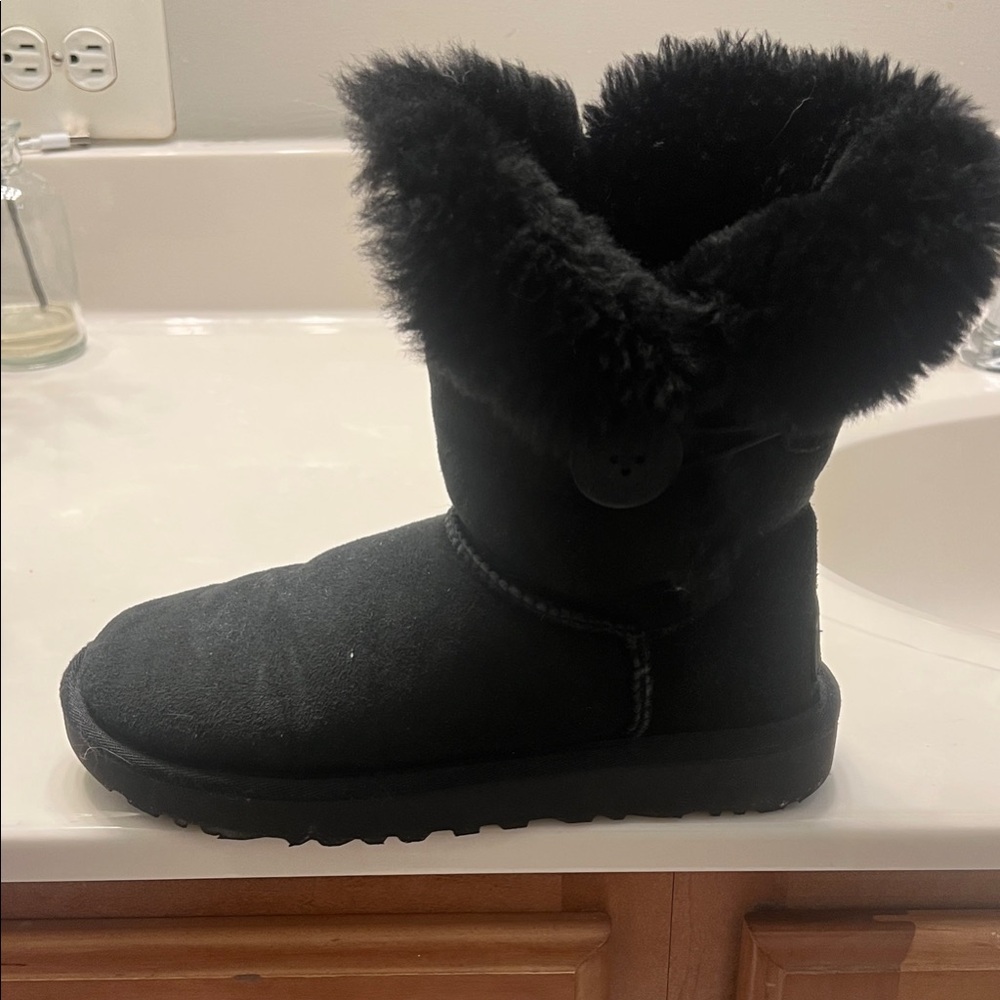 Ugg Bailey Button Booy- 5